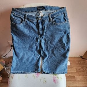 Faded glory capris size 16